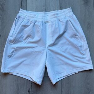 Lululemon Pace Breaker Linerless Short 7”
Size M